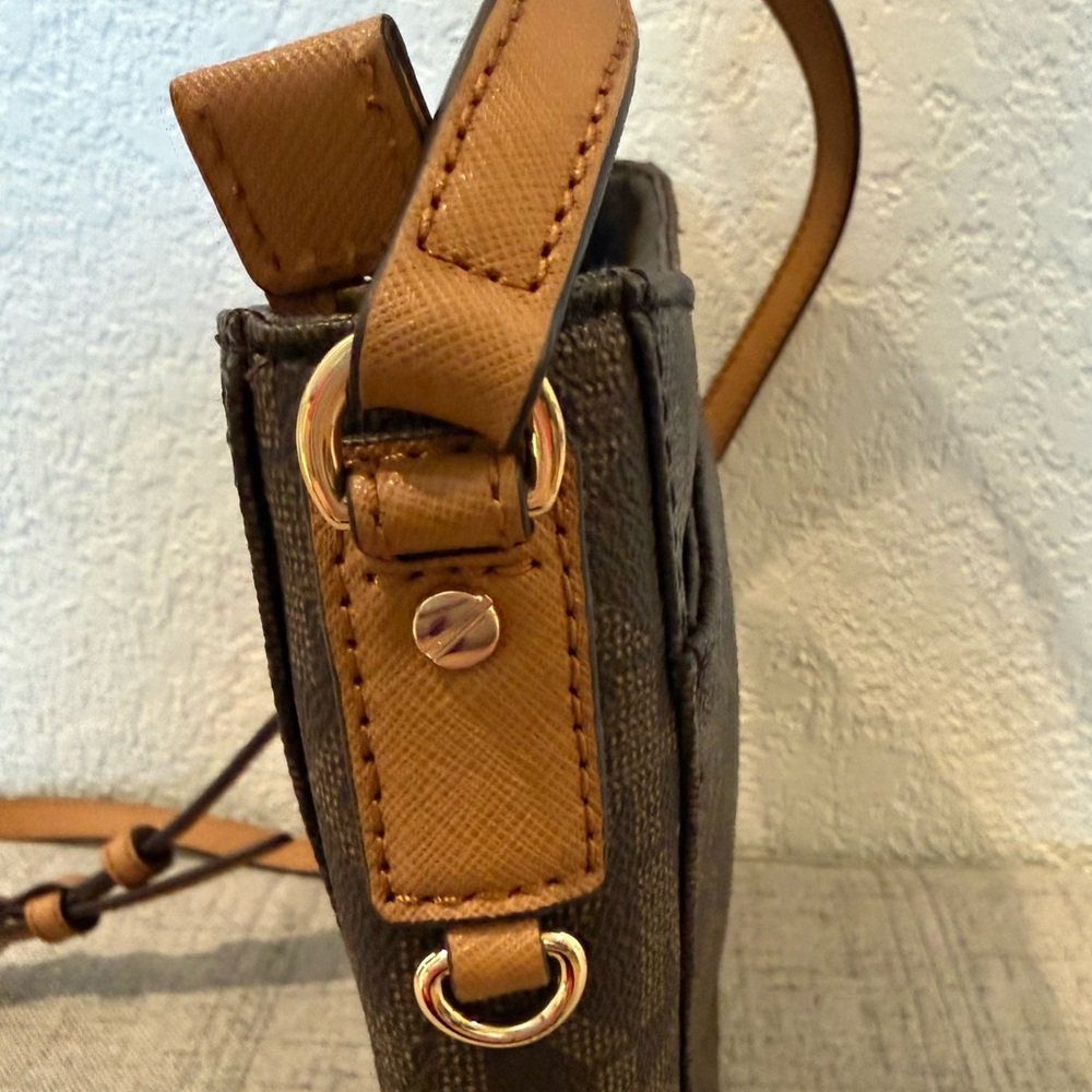 Michael Kors Hamilton Traveler Monogram Crossbody Bag NWOT - Picture 11 of 14
